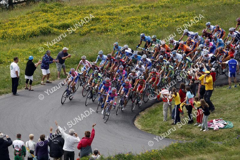 Peloton on Col Agnel005p.jpg